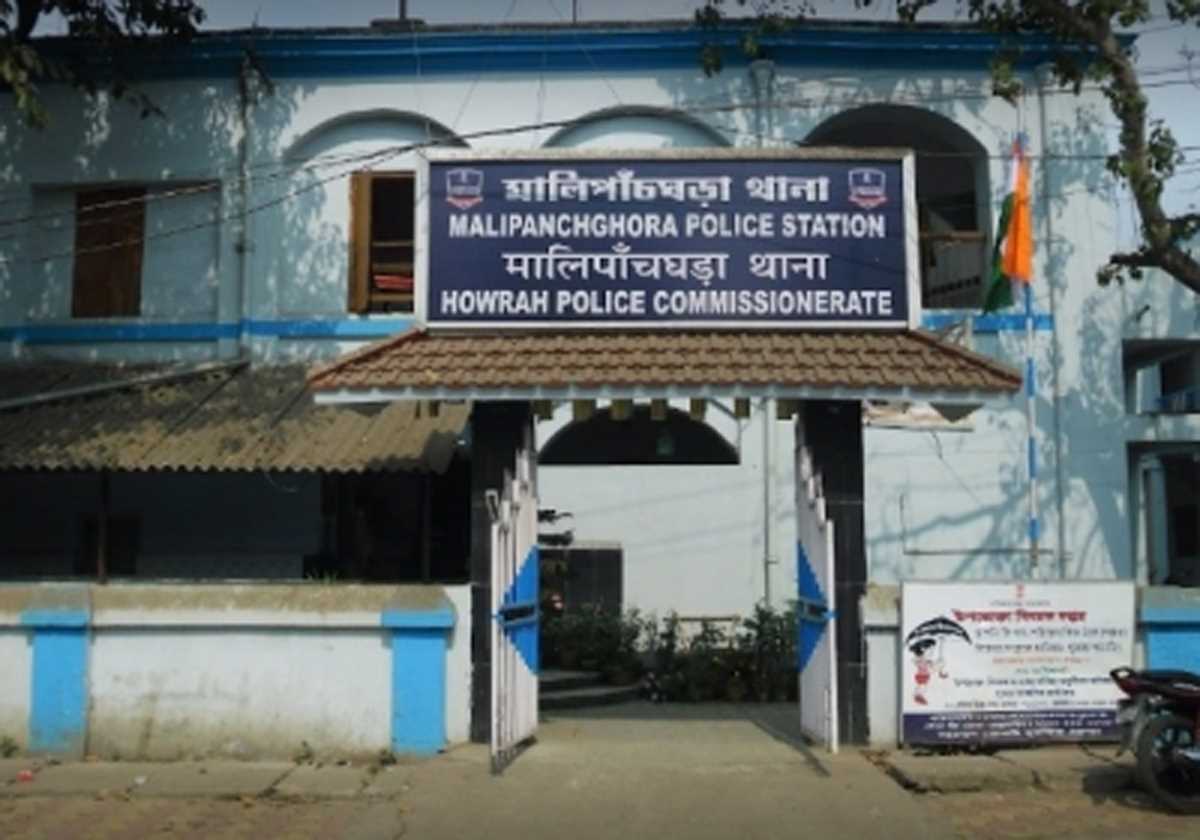 बंगाल में जहरीलीा शराब कांड: पुलिस ने हत्यारे के खिलाफ कई शिकायतों को नजरअंदाज किया बंगाल में जहरीलीा शराब कांड: पुलिस ने हत्यारे के खिलाफ कई शिकायतों को नजरअंदाज किया